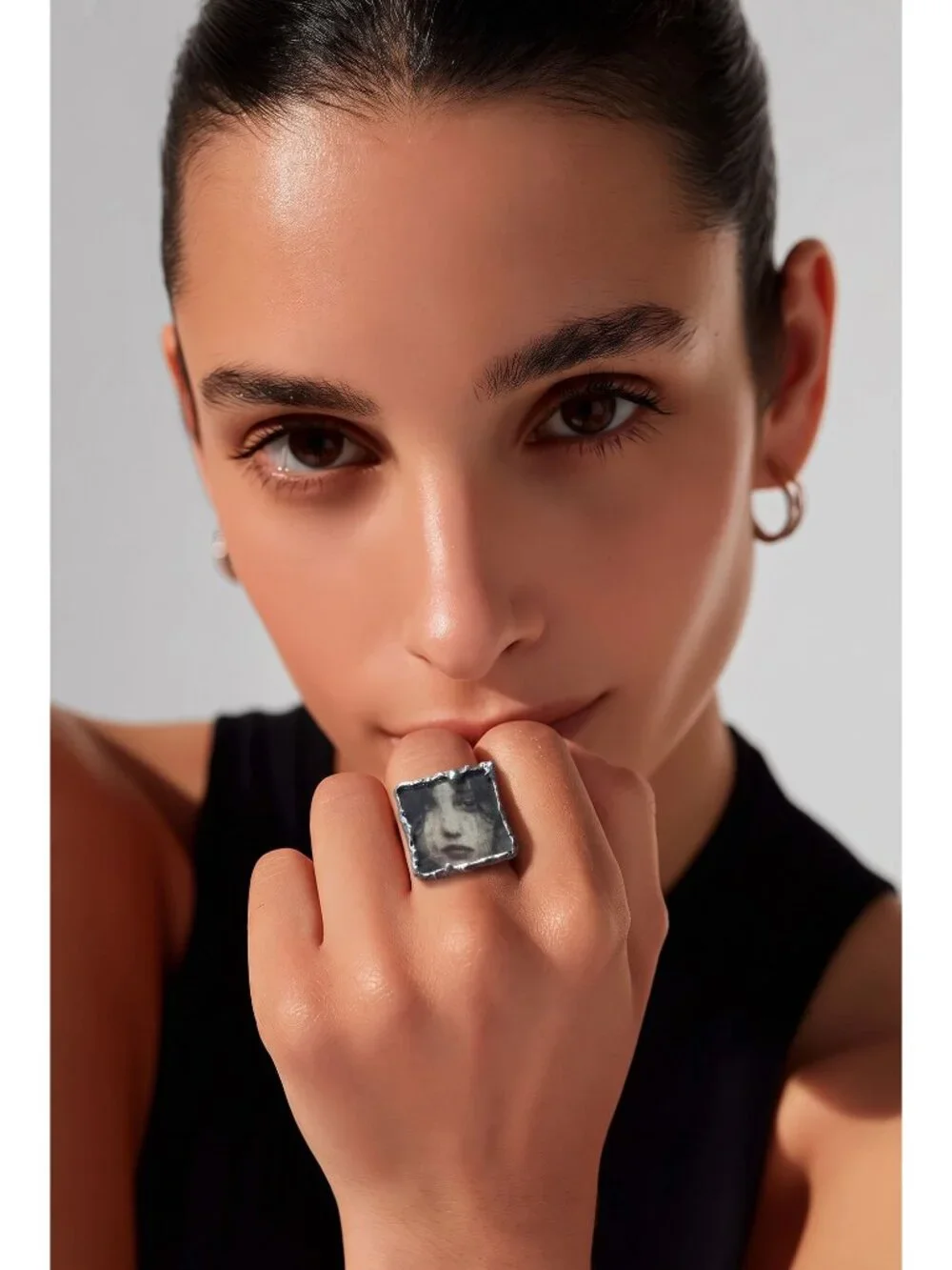Tiny Canvas Statement Ring – Vintage Woman Portrait, Silver-Blend Spoon Bowl Ban